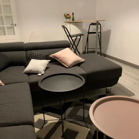 4 Personnes Emplacement Ideal Proche Des 24h Et Gare Apartment