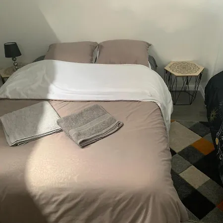4 Personnes Emplacement Ideal Proche Des 24h Et Gare Apartmán