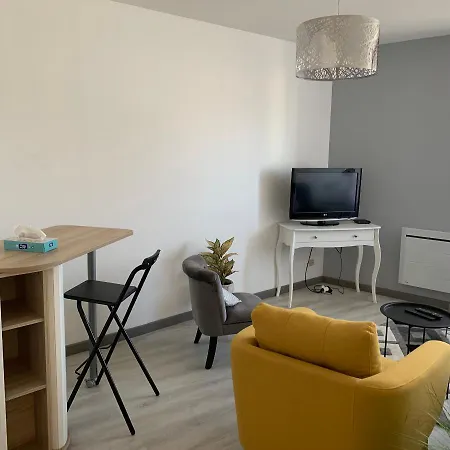 4 Personnes Emplacement Ideal Proche Des 24h Et Gare *