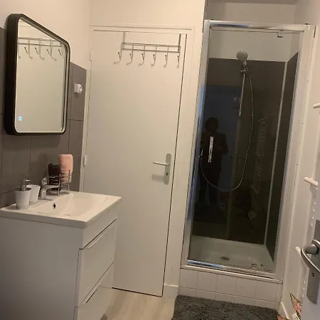 4 Personnes Emplacement Ideal Proche Des 24h Et Gare Apartment