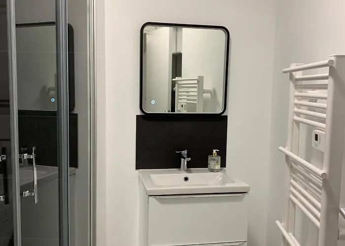 4 Personnes Emplacement Ideal Proche Des 24h Et Gare